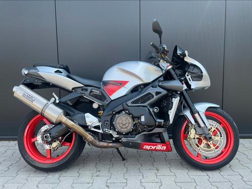 Nette Aprilia RSV 1000 Tuono uit 2004