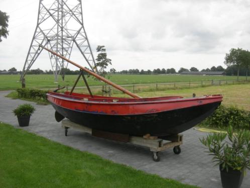 Nette Beenhakker met mast, zeilen en verrijdbare bok