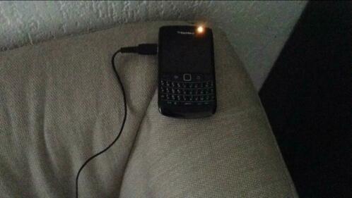 Nette BlackBerry met oplader en leren beschermhoes