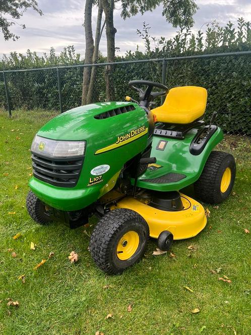 Nette en goede John Deere L107 zitmaaier met hydrostaat 17pk