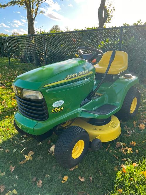 Nette en goede John Deere LT166 hydrostaat zitmaaier, 2 cil