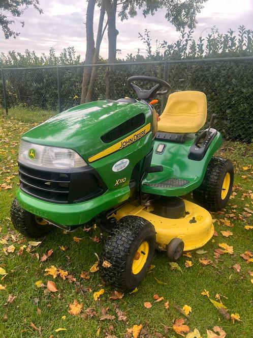 Nette en goede John Deere X110 zitmaaier 18,5pk hydrostaat