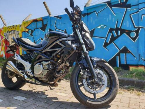 Nette en zeer complete Suzuki sfv650A Gladius (ABS)