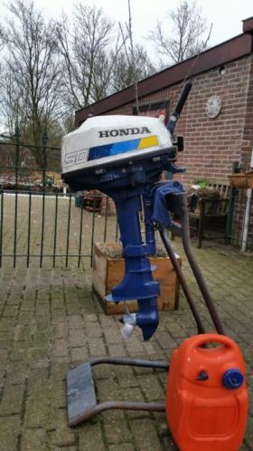 Nette honda 5 pk kortstaart 4 takt met tank