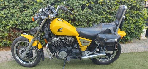 Nette Honda Shadow VT 500c Rijdt en schakelt goed .