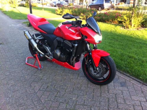 Nette Kawasaki Z750 2006 (hlins vering, Arrow uitlaat etc)