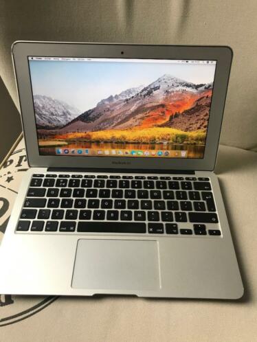 Nette macbook air mid 2011 11034 core i5 4gb int. 128gb SSD