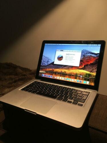 Nette Macbook Pro 13034 late 2011 2.4GHz i5500GB4GB RAM