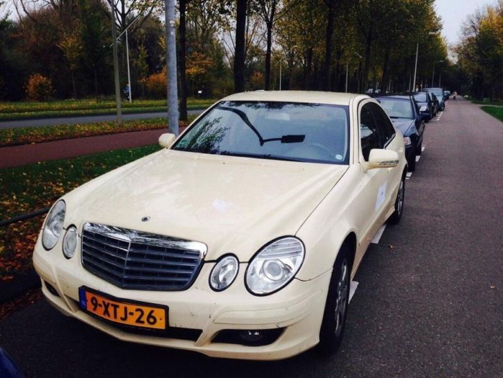 Nette Mercedes E200 cdi met een kleine schade vol optie