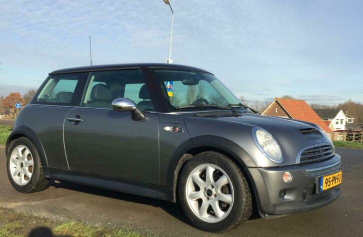 nette Mini Cooper S met panoramadak en extra set zomerbanden