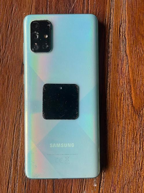 Nette Samsung A71 klein krasje rechtsonder maar niet storend