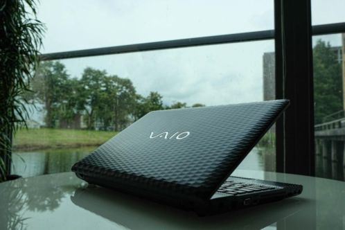 Nette Sony VAIO VPCEH2Q1E met Windows 10 n Office 2013