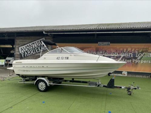 Nette speedboot (Bayliner) met gekeurd trailer