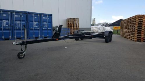 nette stallingstrailer voor boten tot 8 meter 2500kg