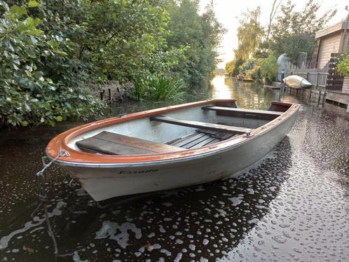 Nette stevige roeiboot - polyester boot met afdekzeil