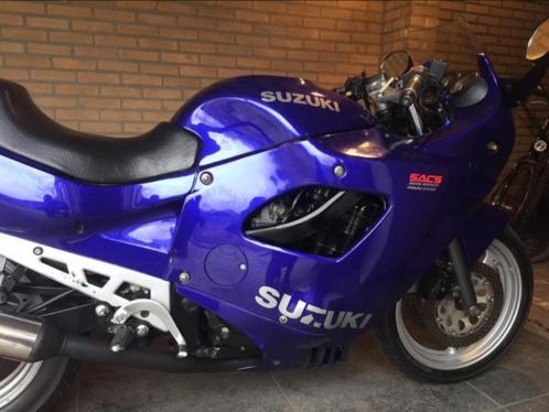 Nette Suzuki gsx600F