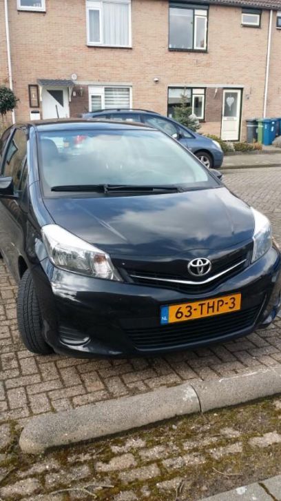 Nette Toyota Yaris 1.0 12V VVT-I 3DR 2012 Zwart