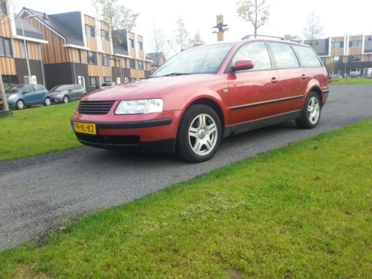 Nette Volkswagen Passat 2.3 vr5 v5 110kw highline airco