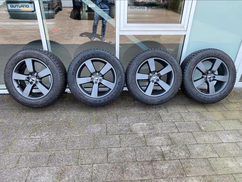 New Defender set LM velgen met AT Goodyear banden nieuw