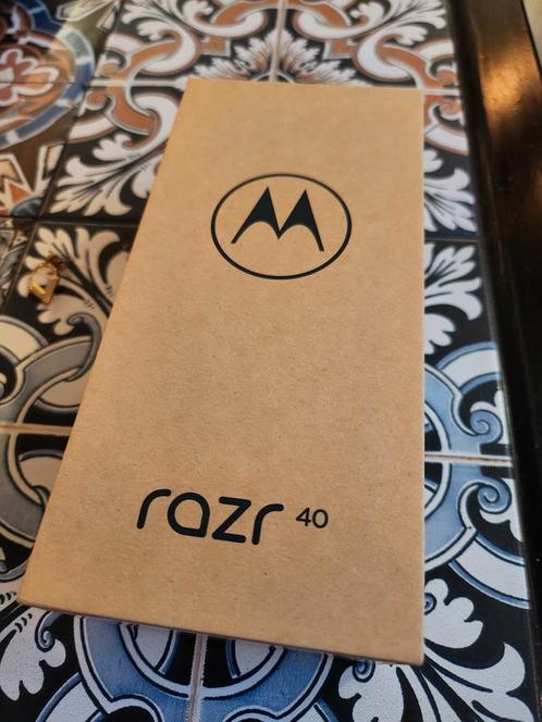 Nieuw en gesealde flip phone Motorola Razr 40 Vanilla Cream