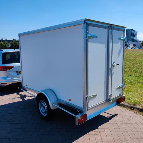 NIEUW Gesloten enkelasser aanhangwagen