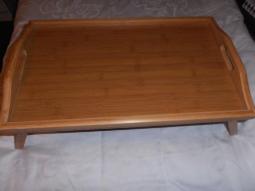 NIEUW houten dienblad met ondersteltuintafel 