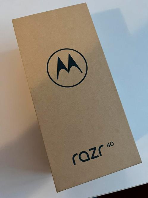 Nieuw Motorola RAZR 40 Sage Green  geseald