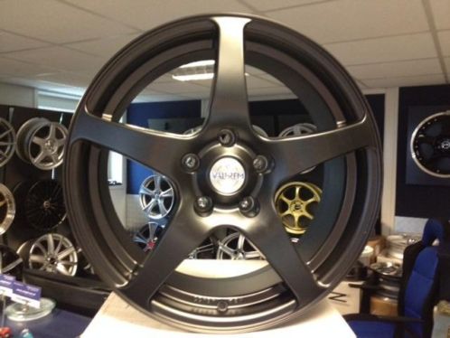 NIEUWE 17 inch 5x114.3 mat zwarte Valbrem sportwielenset 