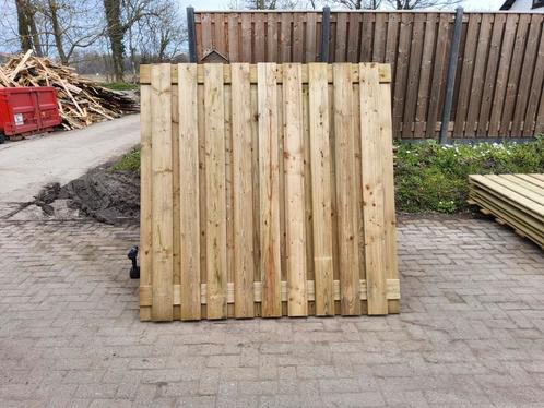 NIEUWE 21 planks grenen tuinscherm  standaard 180x180 cm