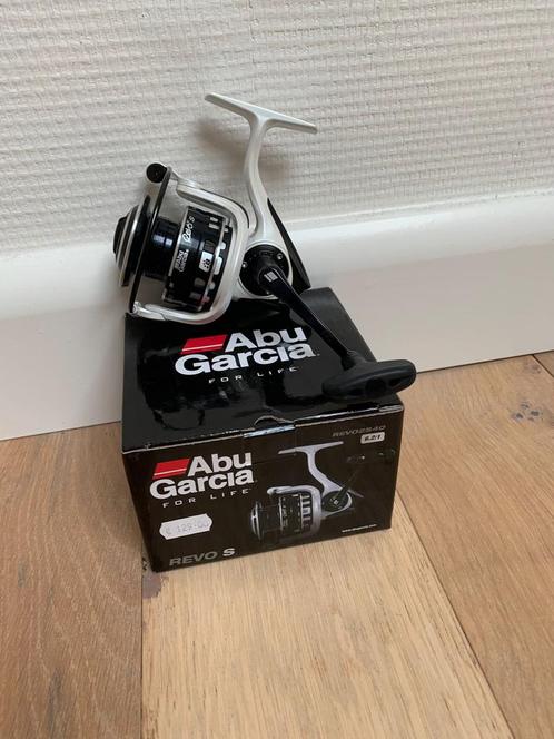 Nieuwe Abu Garcia Revo 2 S 4000 molen, 8 lagers