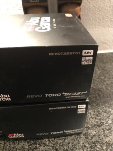 nieuwe abu revo toro beast 51 reels , ook de hs uitv .