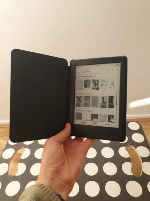 Nieuwe Amazon Kindle 10thgen 8gb met nieuwe FINTIE Cover