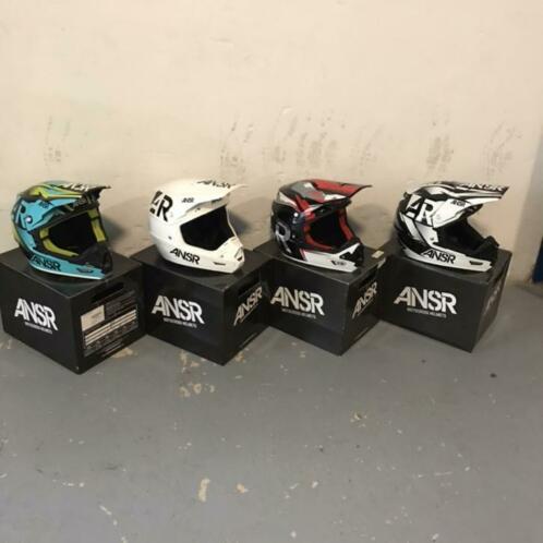 Nieuwe Answer crosshelmen van 169,- NU 75,- BIJ BAZELMANS MX