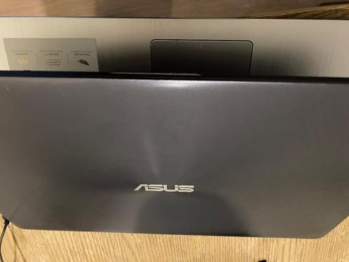 nieuwe Asus laptop met lader