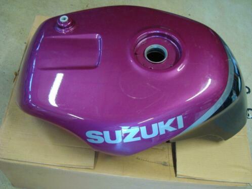 Nieuwe benzinetank voor Suzuki motorfiets