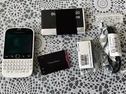 NIEUWE Blackberry 9720 COMPLEET met toebehoren ONGEBRUIKT