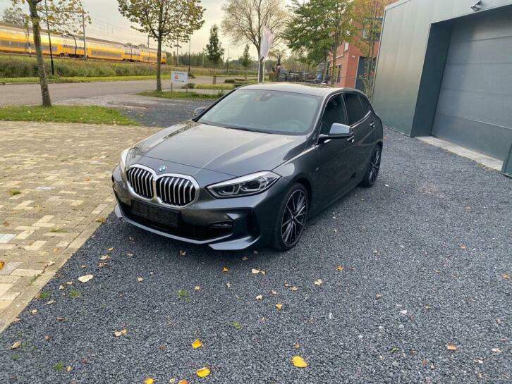 Nieuwe BMW 1 serie m pakket binnen en buiten