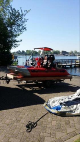 Nieuwe Catamaranrubberbootfunbootconsoleboot met trailer