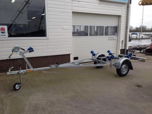 Nieuwe Easyroller type 450 kantelbare boottrailer.