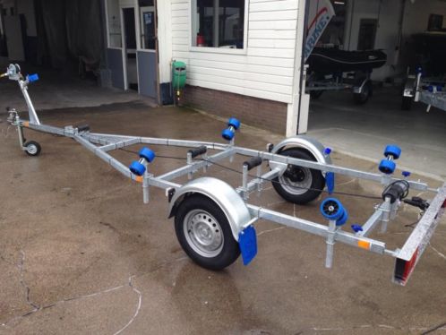 Nieuwe Easyroller type 750 Heavy boottrailer.