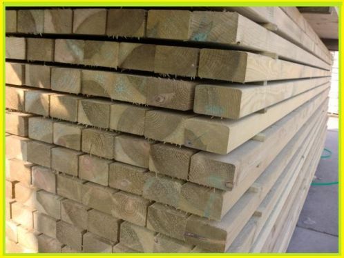 Nieuwe geimpregneerde houten tuin schutting palen