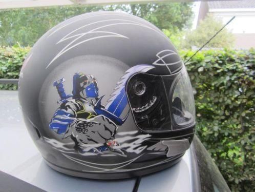 nieuwe helm ( nieuwprijs 119 euro)