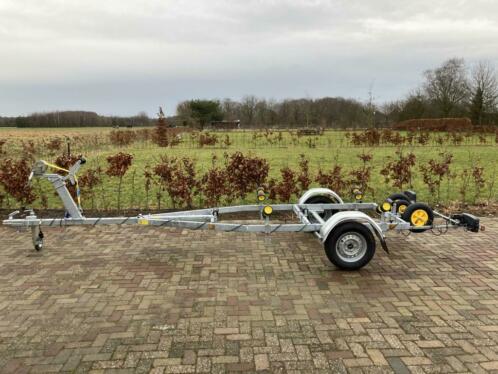 Nieuwe Pega SH 750kg boottrailer (centreerset)