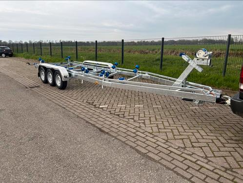 Nieuwe Vlemmix boottrailer 3 Asser 3500kg. Direct leverbaar