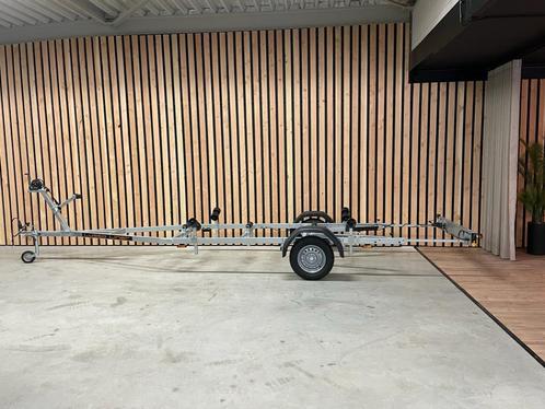 Nieuwe x27LUSSO LINERx27 750KG V-Bun TRAILER Tender Sloep Bun