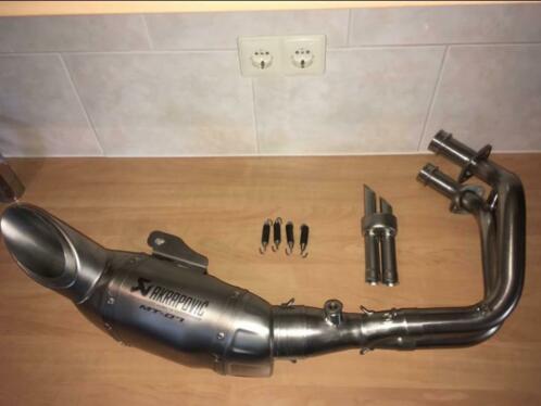 Nieuwstaat Akrapovic uitlaat Yamaha MT-07 MT 07