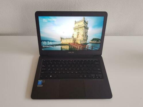 Nieuwstaat Asus Zenbook  I5  128GB SSD  13,3 INCH  8GB 