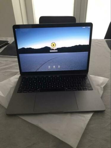 Nieuwstaat Macbook pro 2017 13 3.1ghz 8gb 256ssd garantie