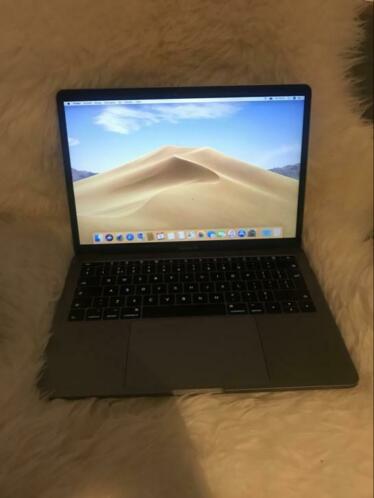 Nieuwstaat Macbook Pro 2017 2.3ghz 8gb 256gb garantie 3-7-19