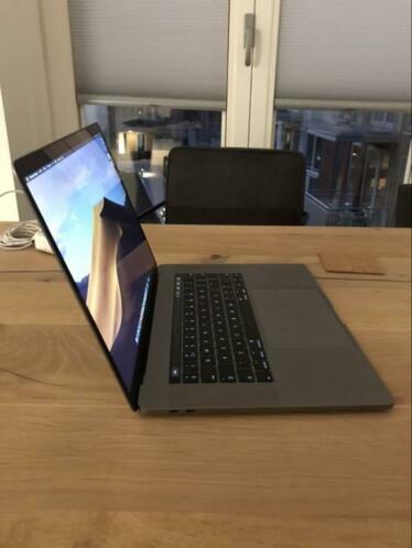 Nieuwstaat Macbook pro 2018 15 2.2ghz 16gb 256ssd AppleCare